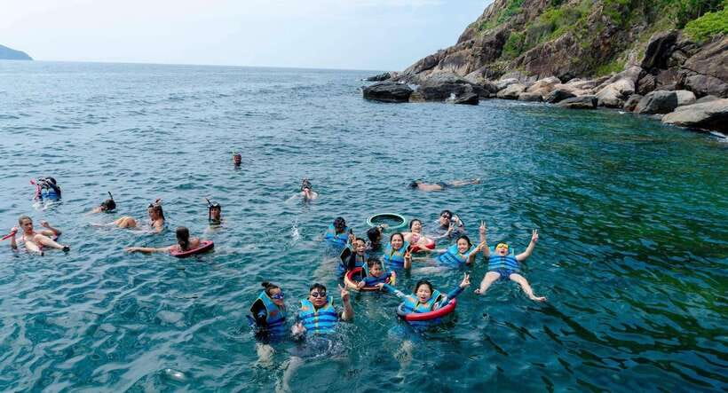 Nha Trang: Coral Reef Snorkeling, Mud Bath & Floating Bar - The 30-minute limousine transfer