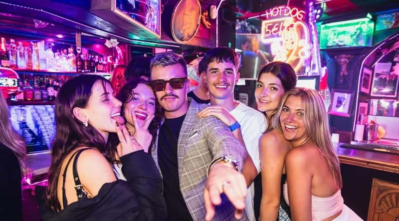 Nice: Bar/Pub Crawl with Free Shots and VIP Entry - A five-hour introduction to Nice after dark