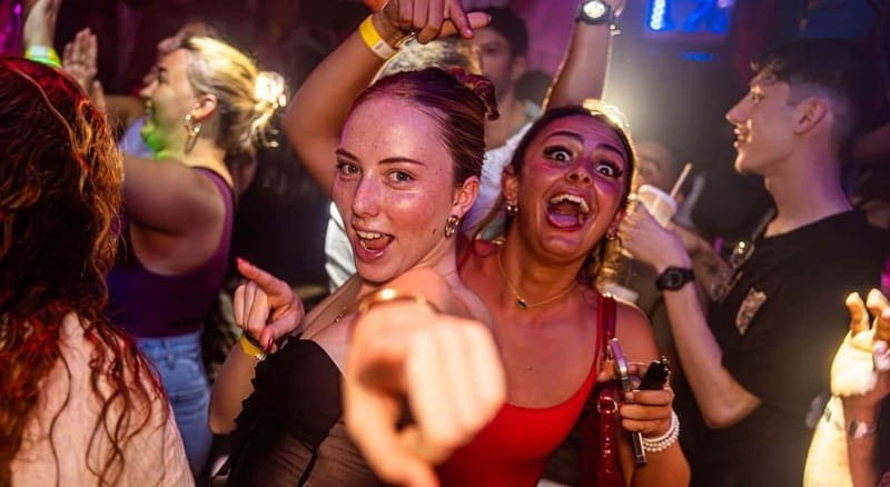 Nice: Bar/Pub Crawl with Free Shots and VIP Entry - Who should book this Nice bar crawl?