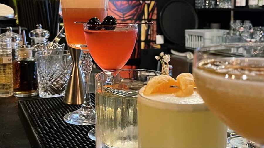 Nice: Cocktail Workshop in a Stylish Bar Lounge in Old Town - The main strength, and the main risk