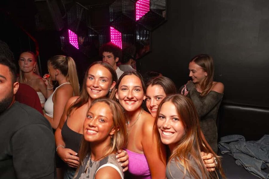 Nice: Orange Bar Crawl with 5 Free Shots & VIP Club Entry - Quick points to know before you book