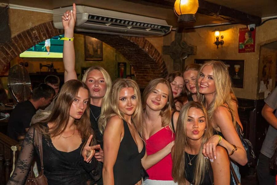 Nice: Orange Bar Crawl with 5 Free Shots & VIP Club Entry - The later clubs: dancing and a faster pace
