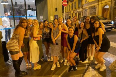 Nice: Pub Crawl Yellow – Social Bars, Games & VIP Club Entry