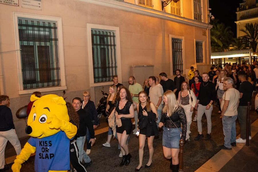 Nice : Yellow Pub Crawl - Social Bars, Games & Meet People - Four bars with different jobs to do