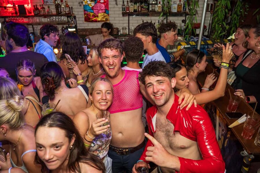 Nice : Yellow Pub Crawl - Social Bars, Games & Meet People - Practical details that can save your night