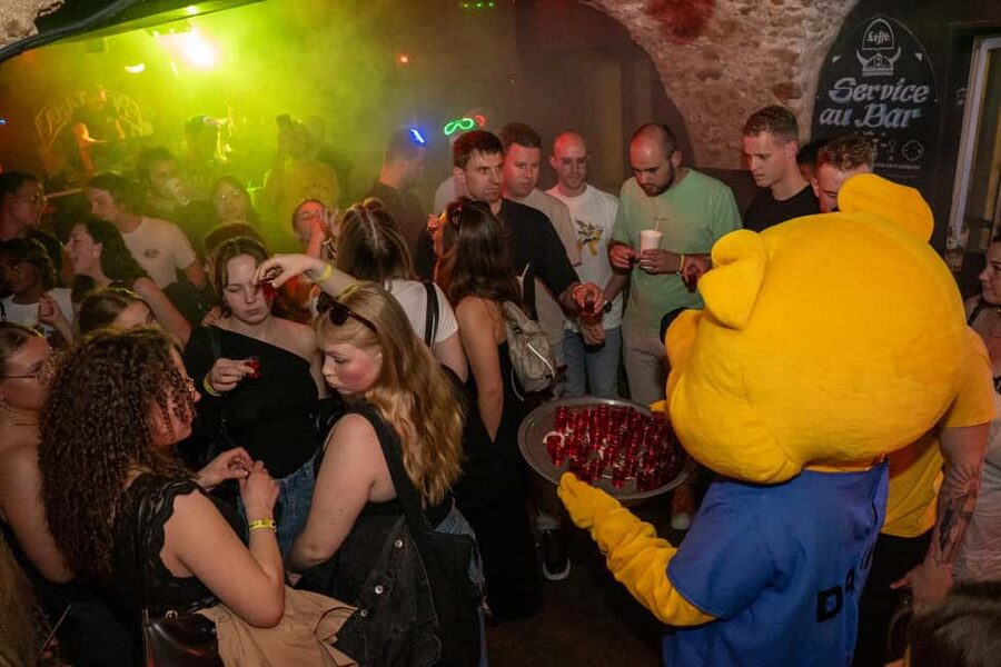 Nice : Yellow Pub Crawl - Social Bars, Games & Meet People - My verdict: book it for connection, not sightseeing