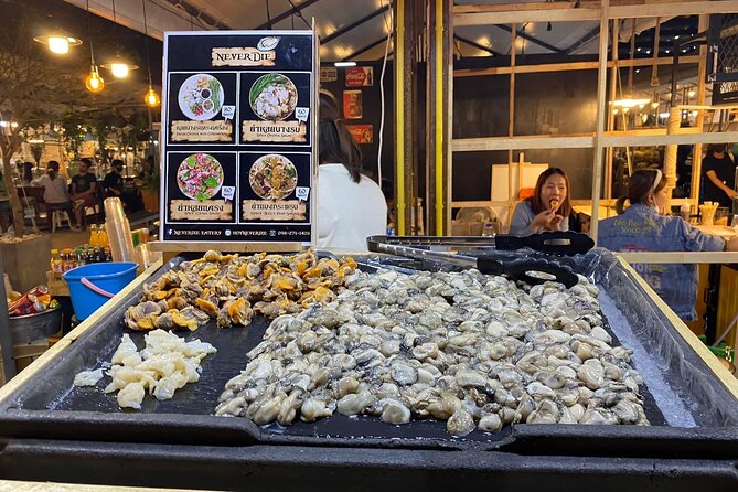 Night life in Bangkok - Jodd Fairs Train Night Market(Joint) - Rain, crowds, and comfort