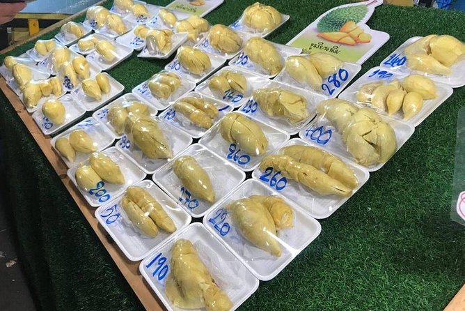 Night life in Bangkok - Jodd Fairs Train Night Market(Joint) - How the 90-minute visit fits your evening