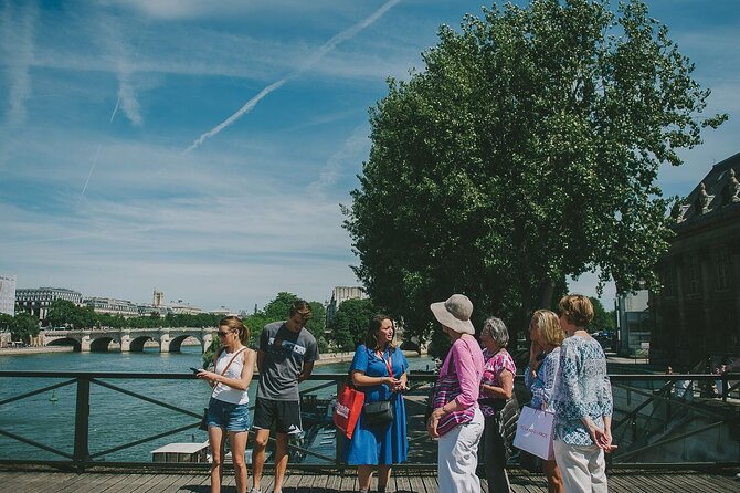 Night Out in Paris: Boho Vibes & City Lights - Notre Dame and the Walk Toward Île de la Cité