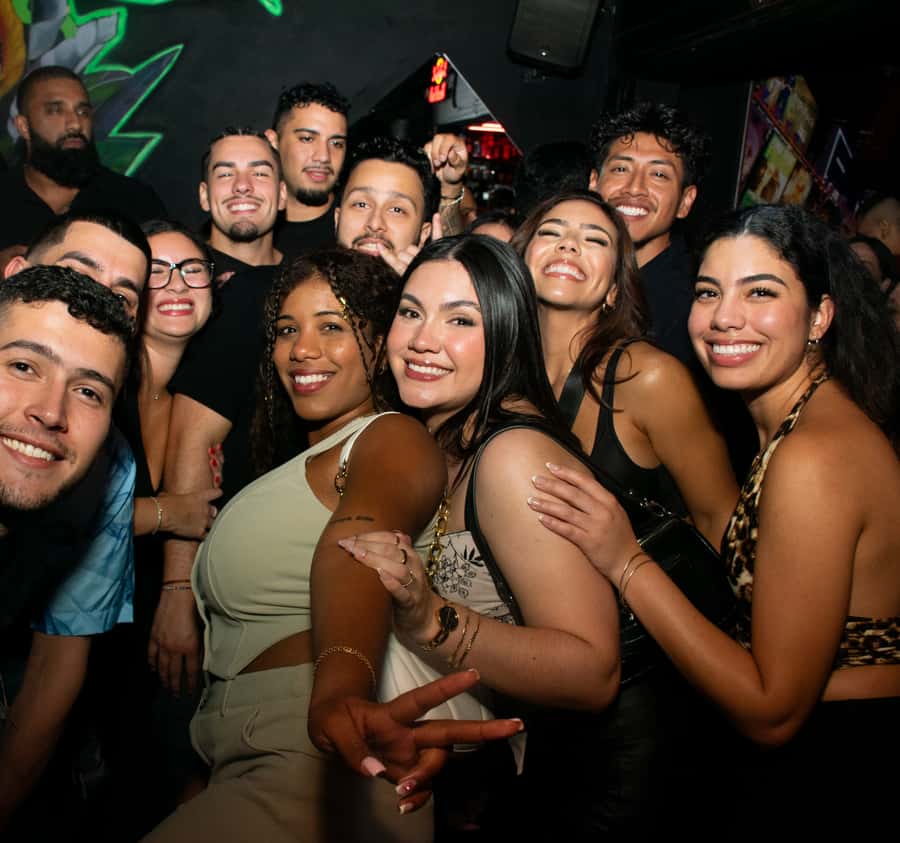 Nightlife Medellin, Rooftops, bars and Clubs - Walking Parque Lleras and Provenza
