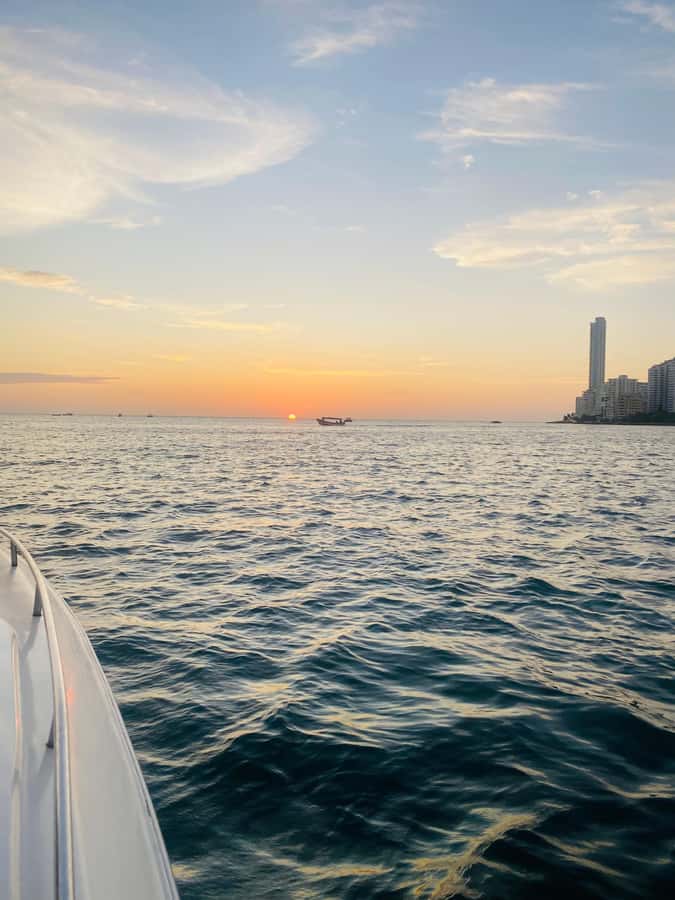 Nightlife: sunset boat party + tour of the old town - FAQ