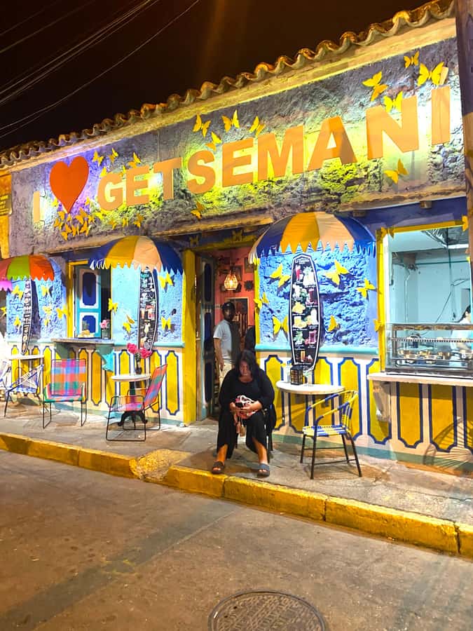 Nightlife: sunset boat party + tour of the old town - A guided night instead of a self-planned crawl