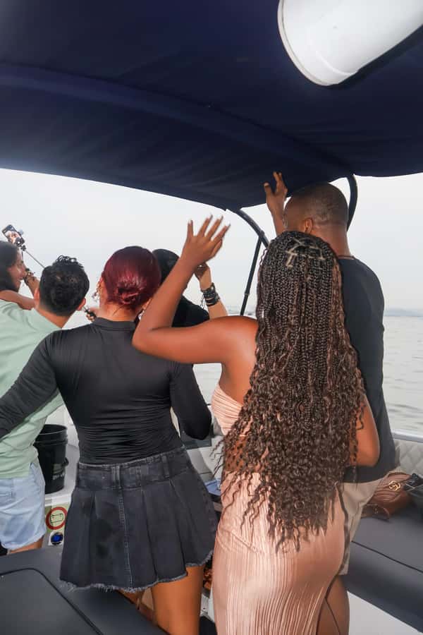 Nightlife: sunset boat party + tour of the old town - Should you book the sunset boat party and Getsemaní tour?
