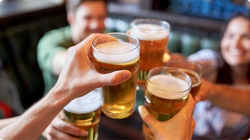 Nomadic Nightfall: Kuching Pub Crawl Adventure - What the guides add to the evening