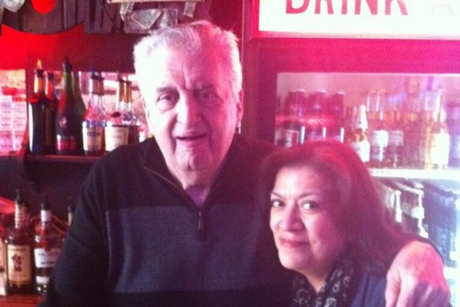 NOT OPERATING Walking tour to Chicago dive bars - Why the small group limit matters