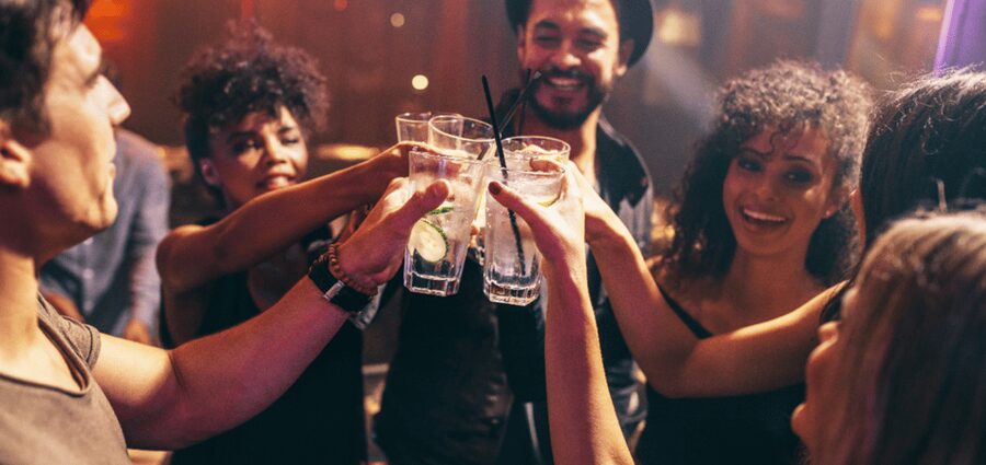 Nuremberg: Bar and Club Tour with Free Shots and Free Entry - What happens at the four bar stops