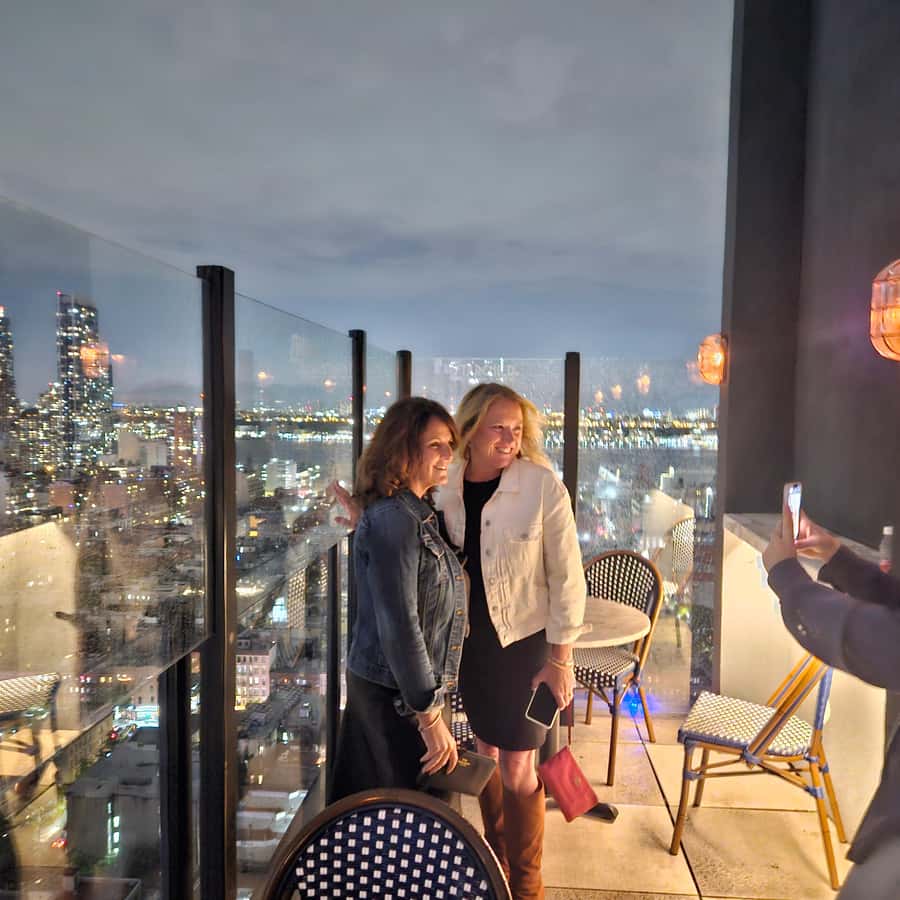 NYC: Bar, Lounge and Rooftop Nightlife Tour - Speakeasies, basement bars, and old New York stories