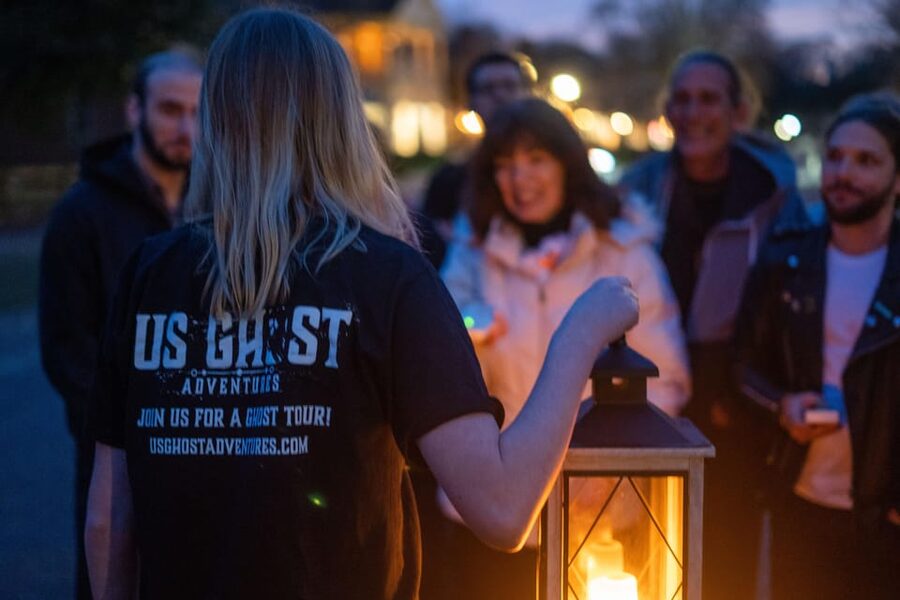 NYC: Boos & Booze Haunted Pub Crawl - What the guides add to the evening