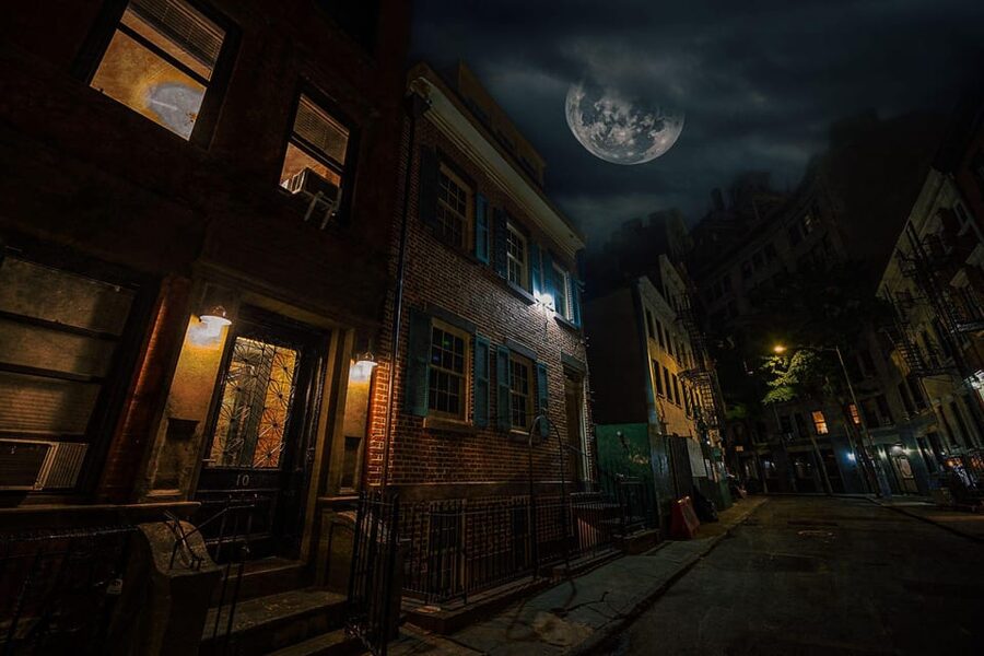 NYC: Boos & Booze Haunted Pub Crawl - Who will enjoy this Greenwich Village night walk