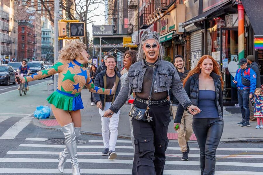 NYC: Fabulous Drag Night Out with a Drag Queen - Meeting your drag host in Hell’s Kitchen
