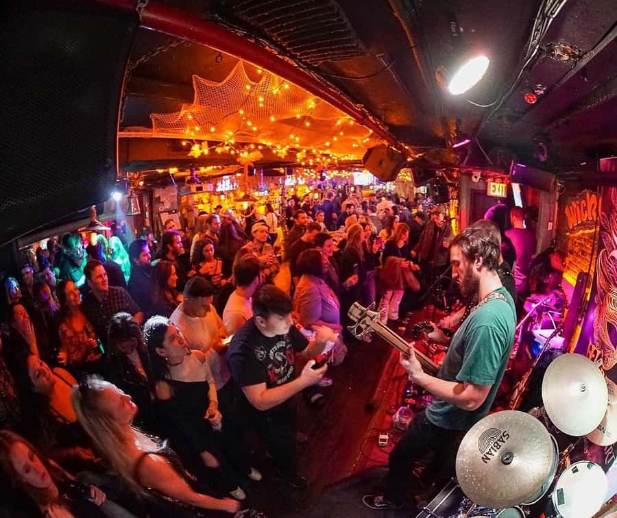 NYC Pub Crawl Experience - Why the $18 price can work well