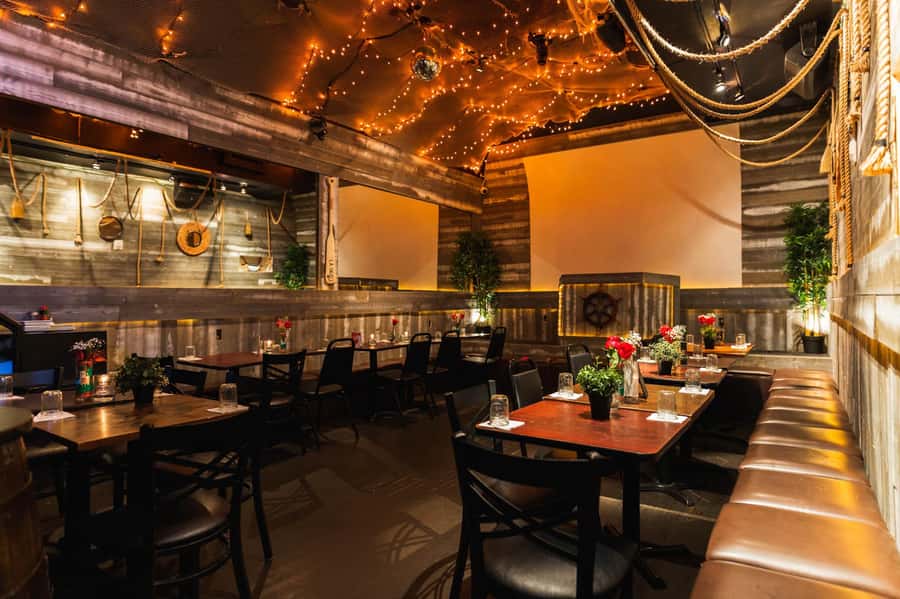 NYC Pub Crawl Experience - The second and third stops: music, specials, and movement