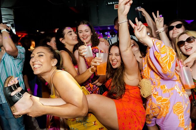 NYE Pub Crawl + VIP Club Entry - Walking to Santa Catarina for the fireworks