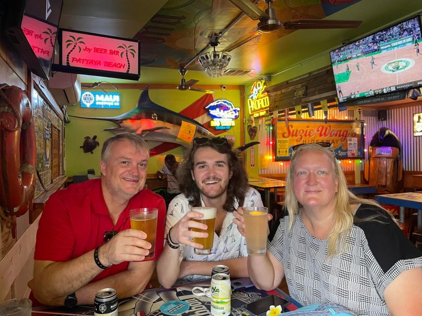 Oahu: Sips & Secrets of Hawaii Pub Crawl - Four pubs, four chances to compare Waikiki