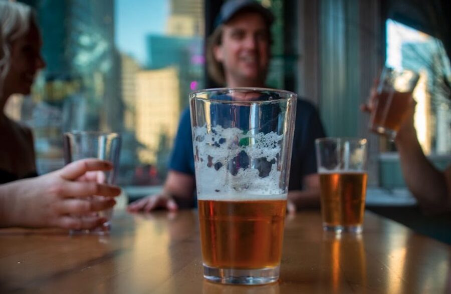 Oahu: Sips & Secrets of Hawaii Pub Crawl - Choosing between the Beer Bundle and Dry Run tickets
