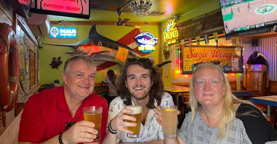 Oahu: Sips & Secrets of Hawaii Pub Crawl - Who should book this experience