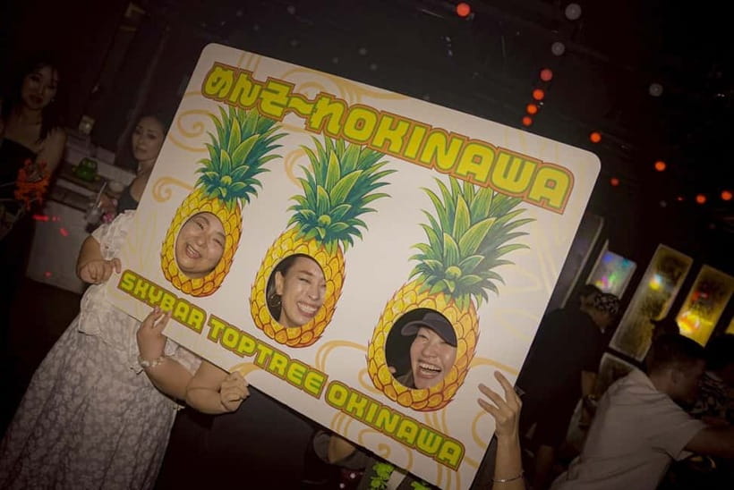Okinawa:Sky BAR TOPTREE Nightclub Entry Ticket+Drink & VIP - Language and service expectations