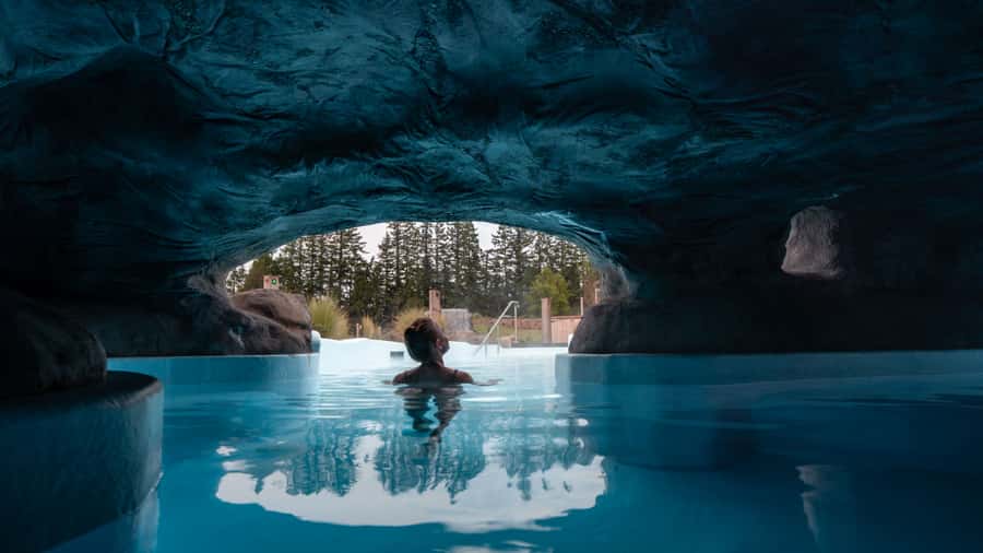 Ōpuke Thermal Pools: Adults-Only Entry with Swim Up Bar - What the two-hour visit feels like