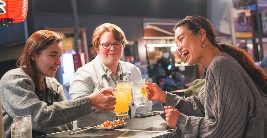 Osaka: Bar-Hopping Night Tour in Namba - Hozenji Temple and the old food alley