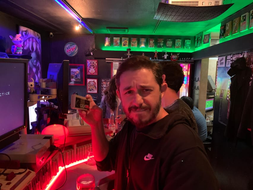 Osaka: Namba Pub Bar Crawl with a Local Guide - Group size and the social side