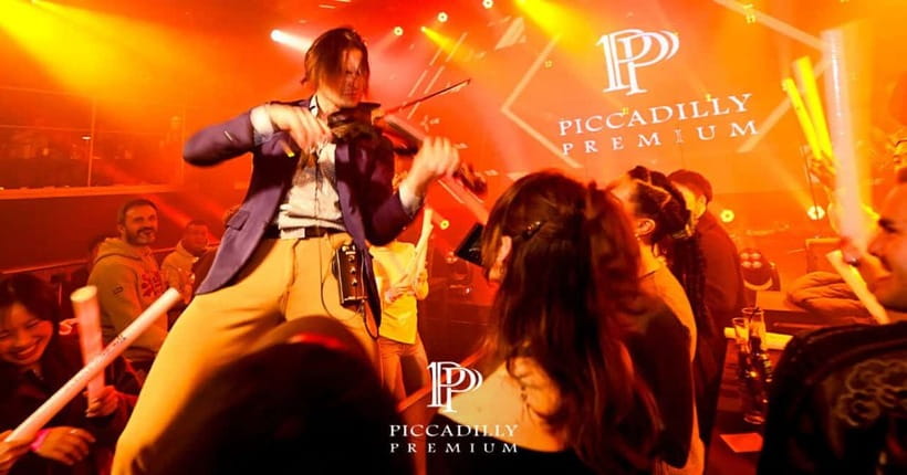 Osaka Umeda:PICCADILLY LIVE SHOW & NIGHTCLUB TICKET & Shisha - How full is the room?