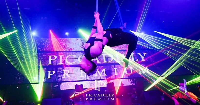 Osaka Umeda:PICCADILLY LIVE SHOW & NIGHTCLUB TICKET & Shisha - Who should book Piccadilly?