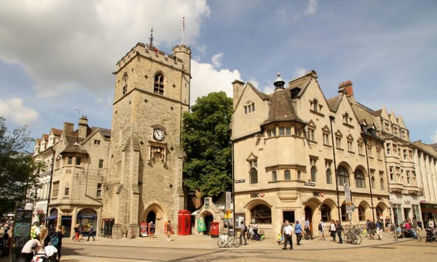 Oxford: Historic Pubs & Taverns Guided Walking Tour - Ashmolean Museum, the Sheldonian, and the Clarendon Building