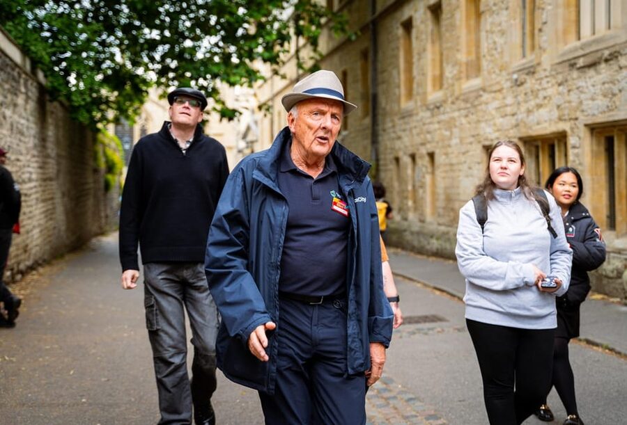 Oxford: Historic Pubs & Taverns Guided Walking Tour - Starting at Carfax Tower and High Street