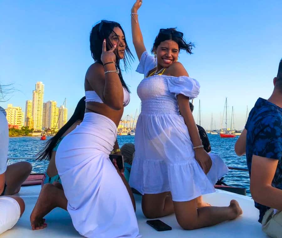 Party Boat in Cartagena Bay with NightClub Ticket - Quick takeaways