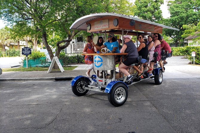 Pedibus Pub Crawl in Fort Lauderdale - Music, photos, and the social side