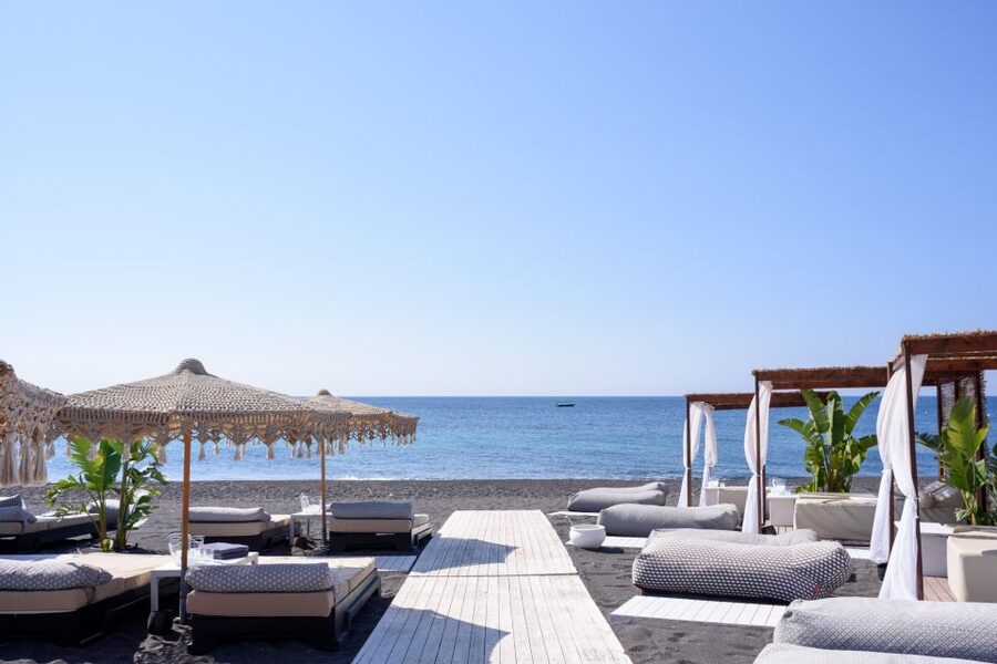 Perivolos Beach: Sun-Bed Experience FortyOne Bar Restaurant - What your day at FortyOne looks like