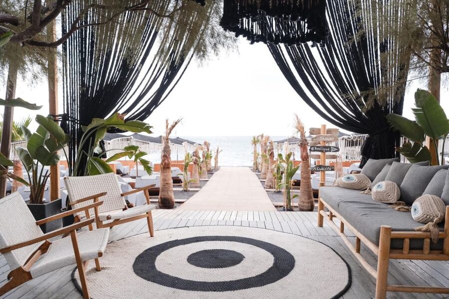 Perivolos Beach: Sun-Bed Experience FortyOne Bar Restaurant - Is the price worth it?