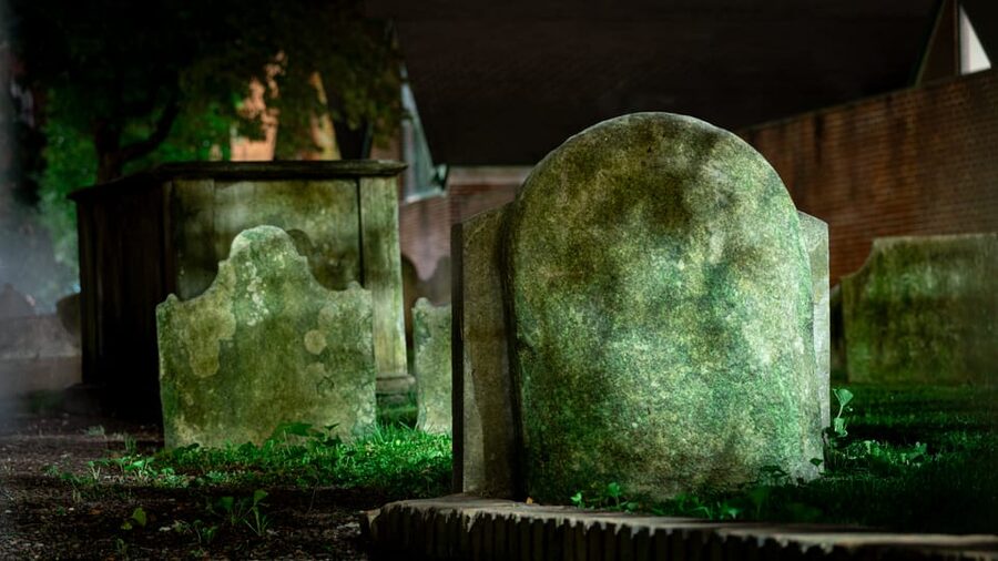 Philly Ghosts Boos and Booze Haunted Pub Crawl - The Guide Makes or Breaks the Evening