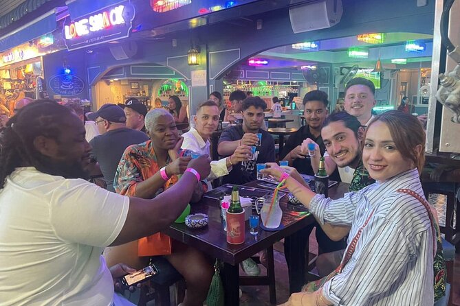 Phuket Guided Pub Crawl - What the guides add to a crowded night