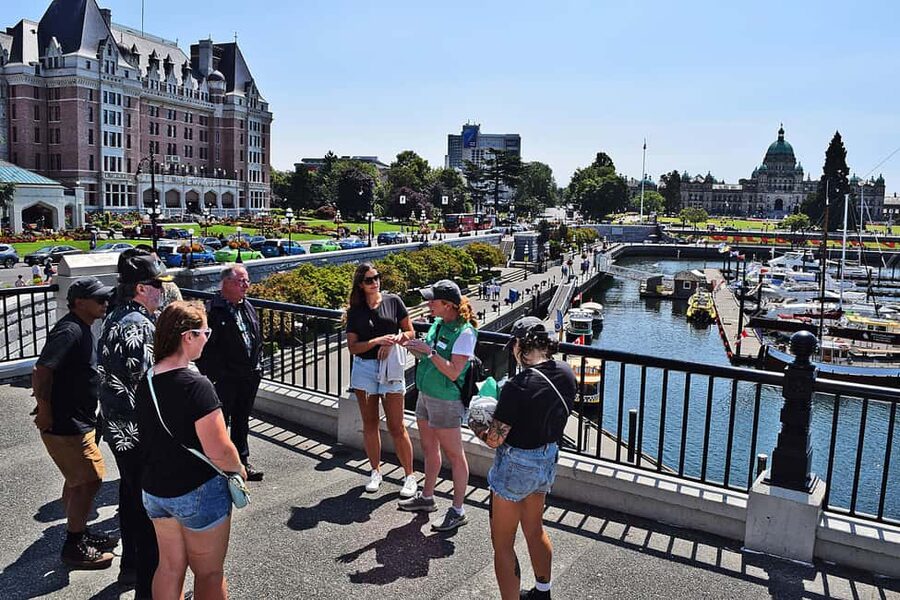 Pickle Pub Crawl: Ferry Rides and Appetizers - Chinatown: the final stop and a useful ending