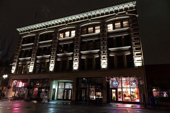 Portland: Ghosts Boos and Booze Haunted Pub Crawl - The guide, storytelling, and group atmosphere