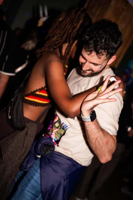 Porto: 4 Bar Pub Crawl, 7 Drinks, & Skip-the-Line Club Entry - Practical timing, language, and flexibility