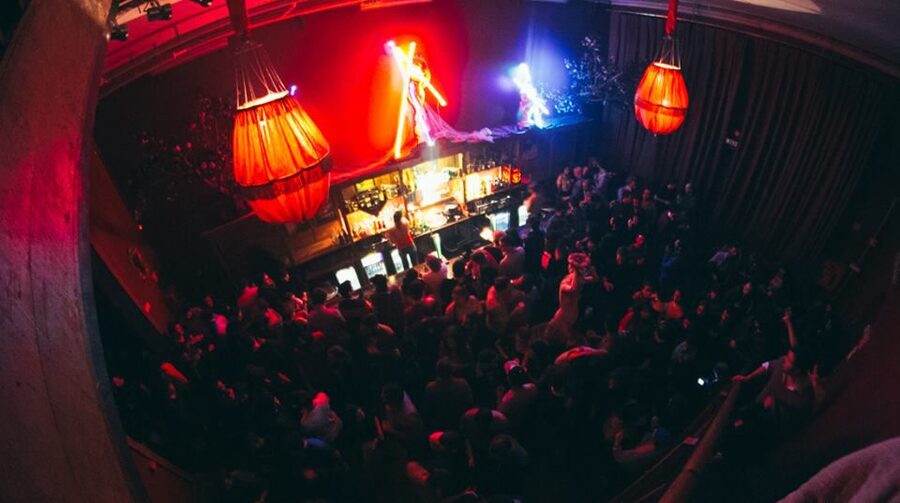 Porto: Pub Crawl with 6 Drinks and VIP Club Entry - The nightclub finish and skip-the-line advantage