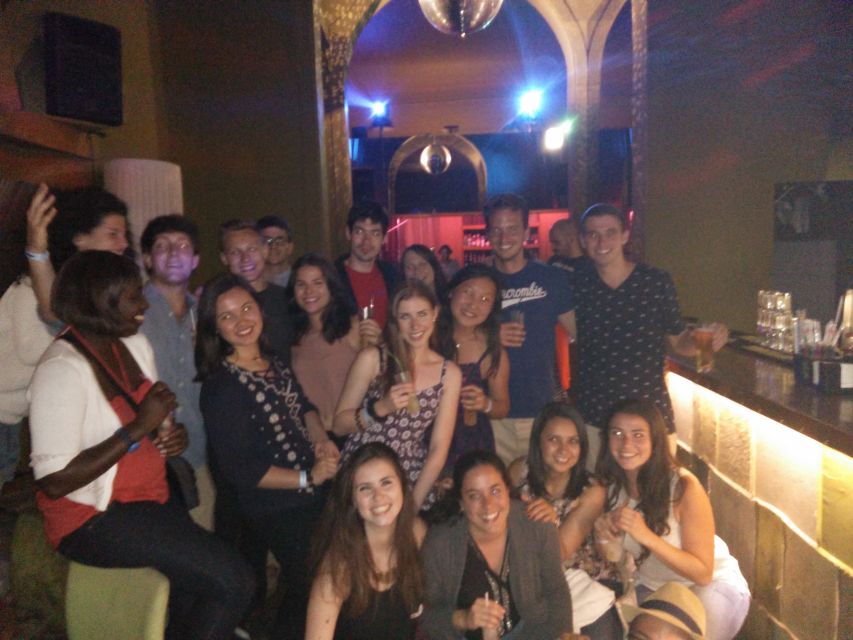 Porto: Pub Crawl with 6 Drinks and VIP Club Entry - The first bar sets the tone