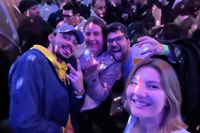 Porto Pubcrawl: 5h,7 Drinks,4 bars &Skip the line Club Entry - The social experience for solo visitors